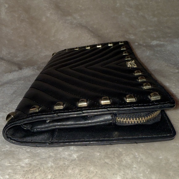 Victoria’s Secret Black Studded V-Quilt Women Wallet Magnetic Clasp Zipper Pouch - Picture 9 of 16